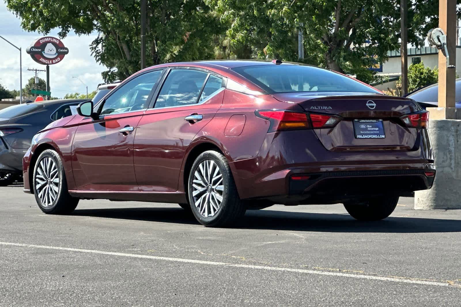 Used 2024 Nissan Altima 2.5 SV video 3