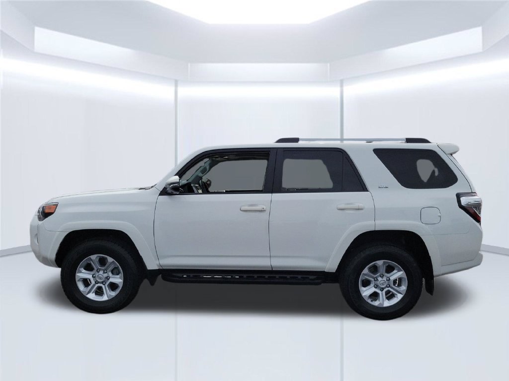 Used 2024 Toyota 4Runner SR5 Premium w/ Moonroof Package AWD/4WD image 9