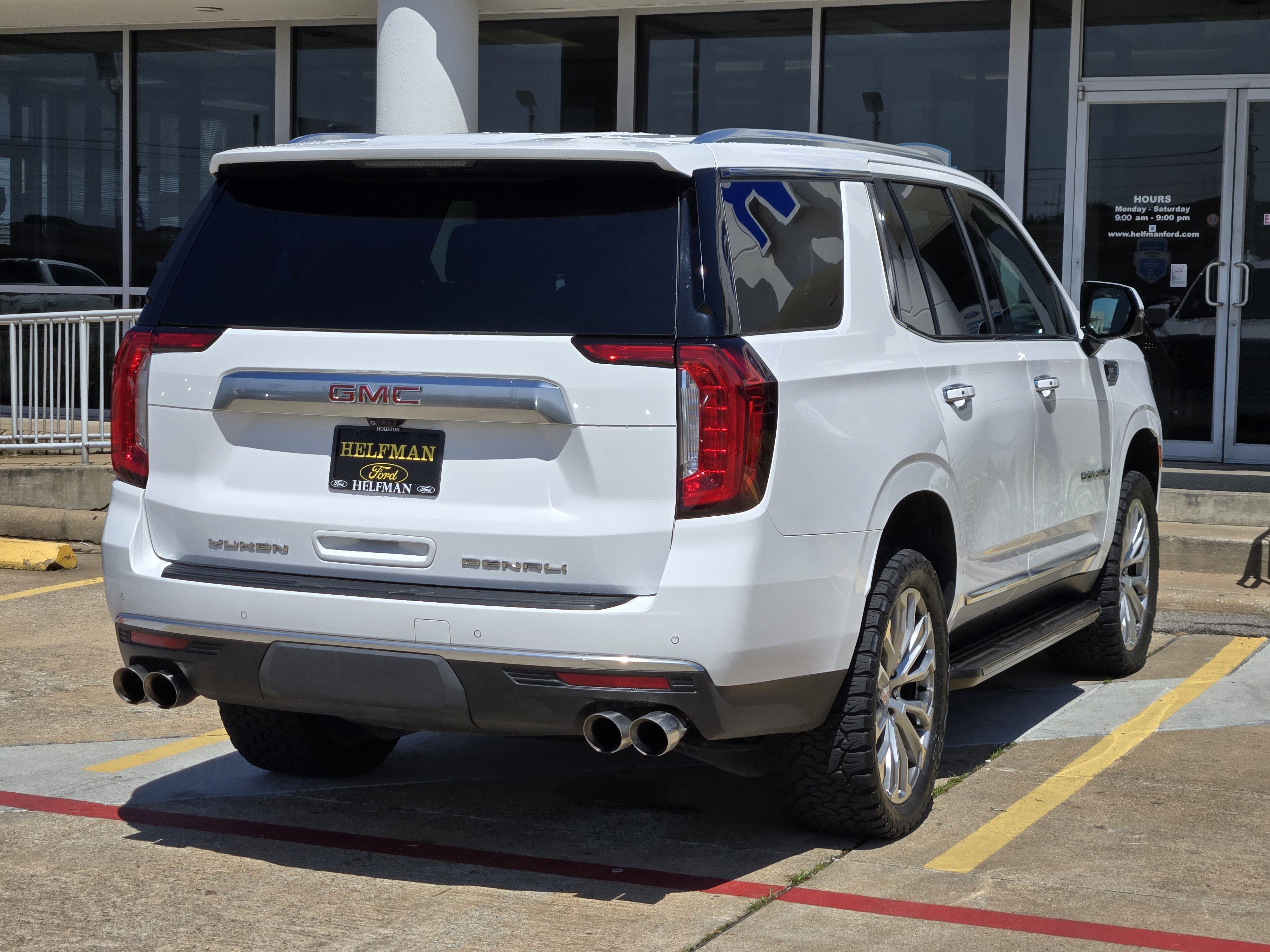Used 2021 GMC Yukon Denali w/ Advanced Technology Package RWD image 4