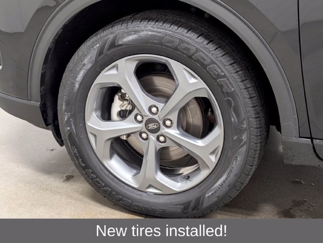 Certified 2025 Ford Escape ST-Line Select AWD/4WD image 2