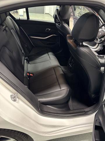 Used 2025 BMW 330i xDrive Sedan w/ Premium Package image 23