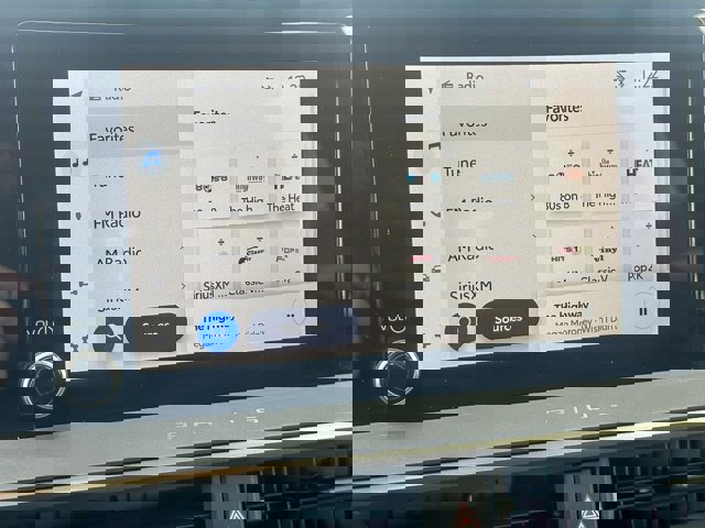 Used 2025 Toyota Prius XLE image 18