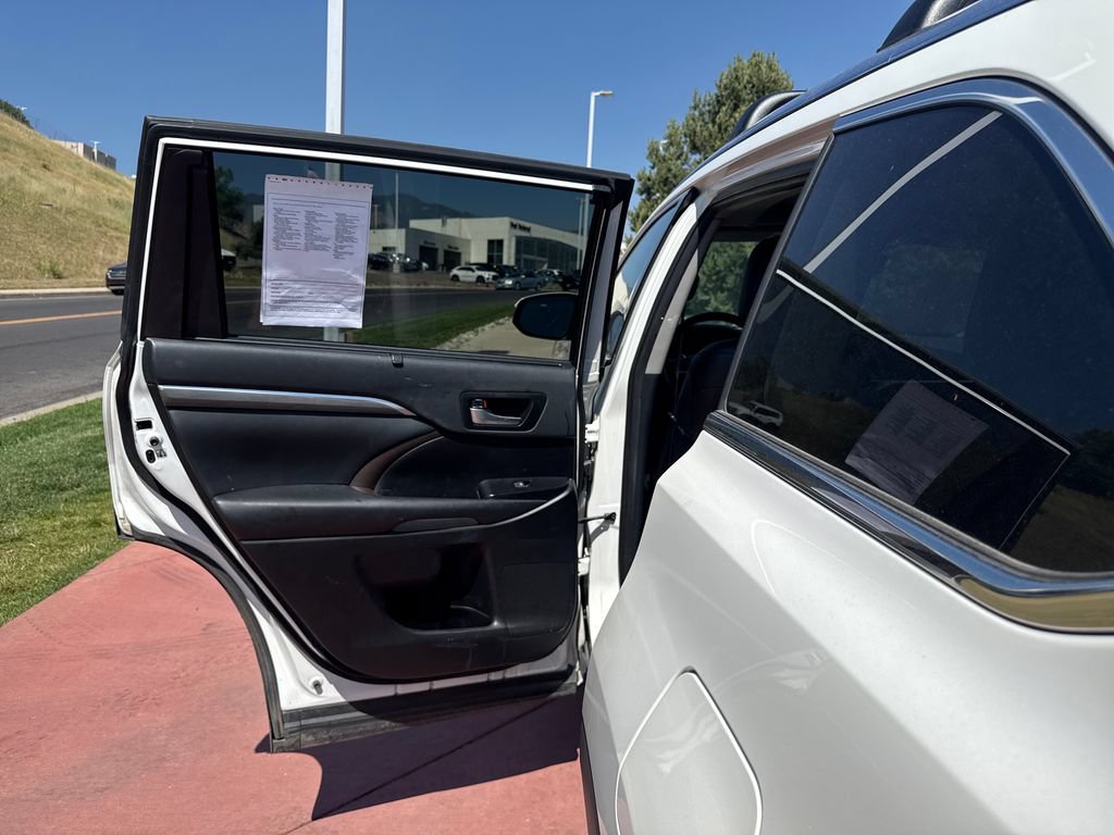 Used 2019 Toyota Highlander Limited Platinum AWD/4WD image 19