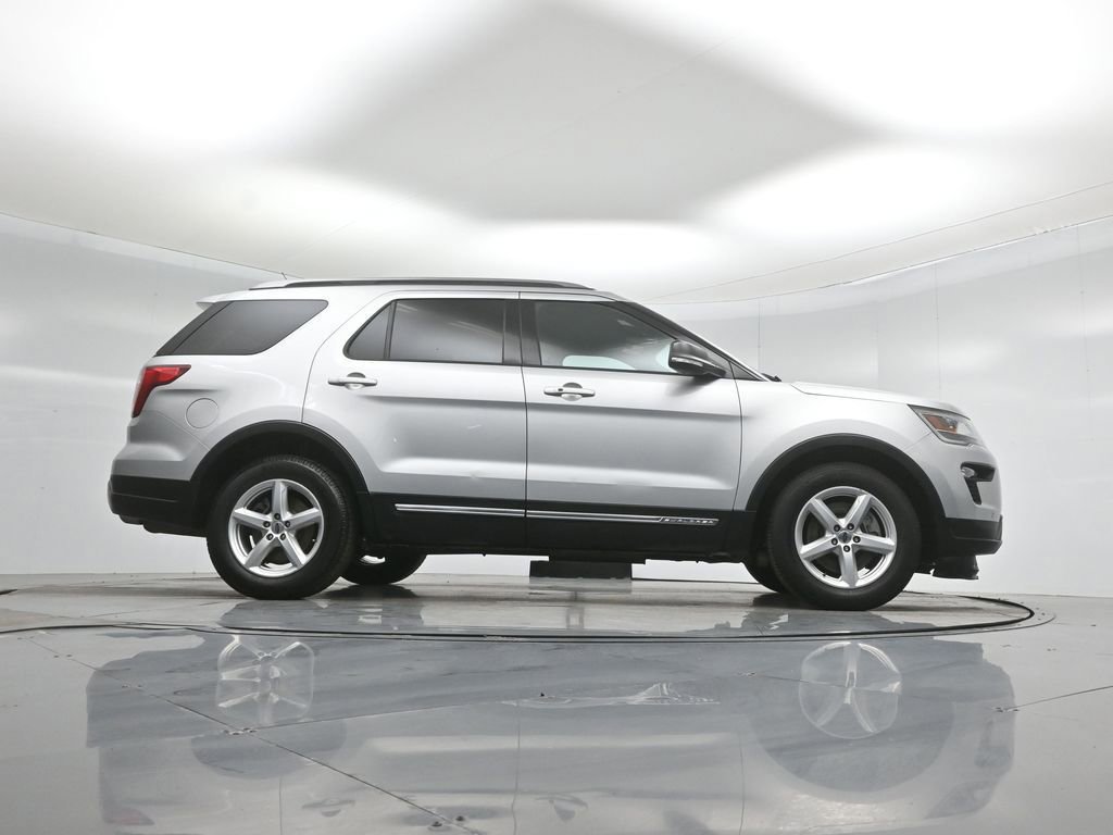 Certified 2018 Ford Explorer XLT w/ Equipment Group 202A image 14