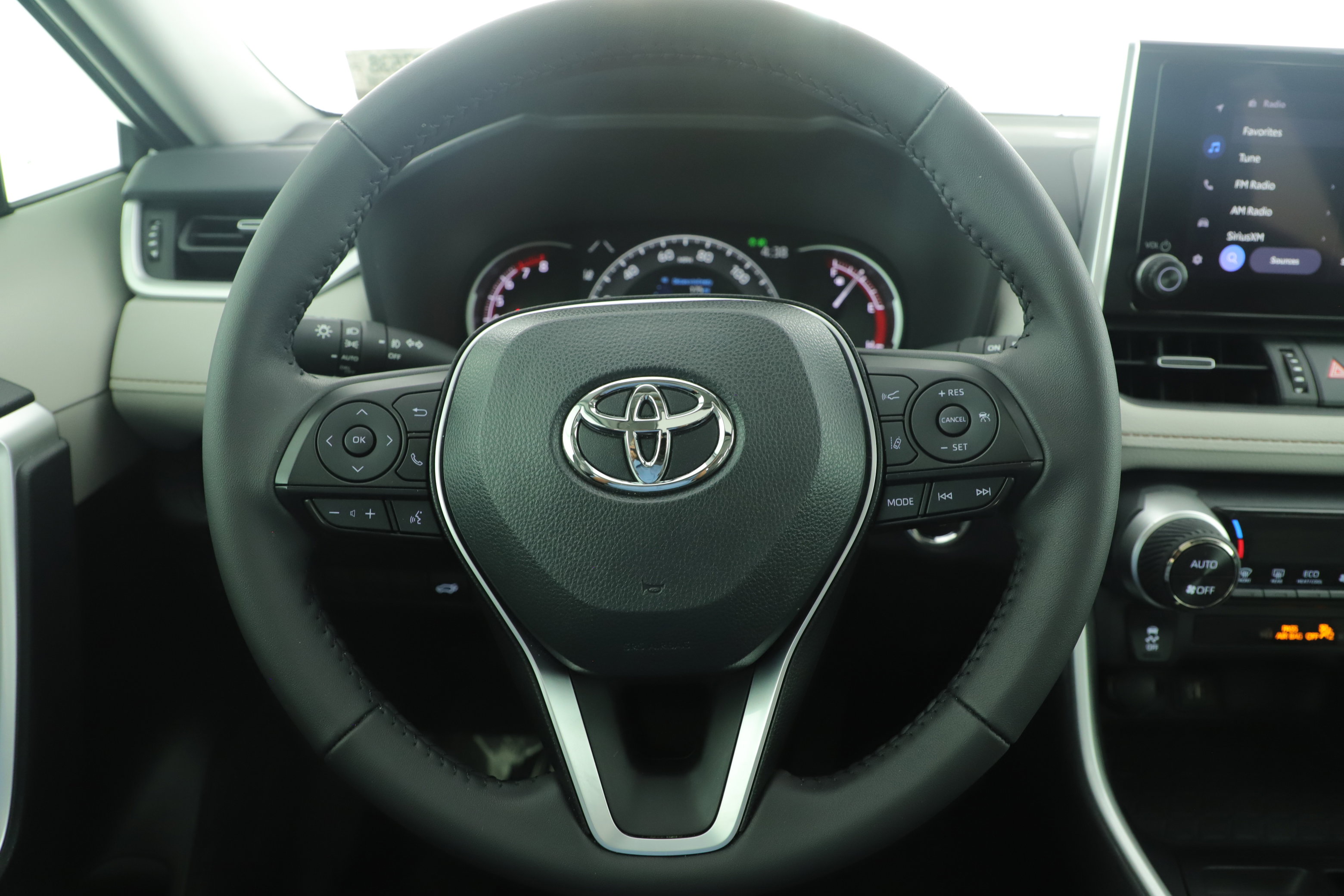 Used 2025 Toyota RAV4 XLE Premium FWD image 20
