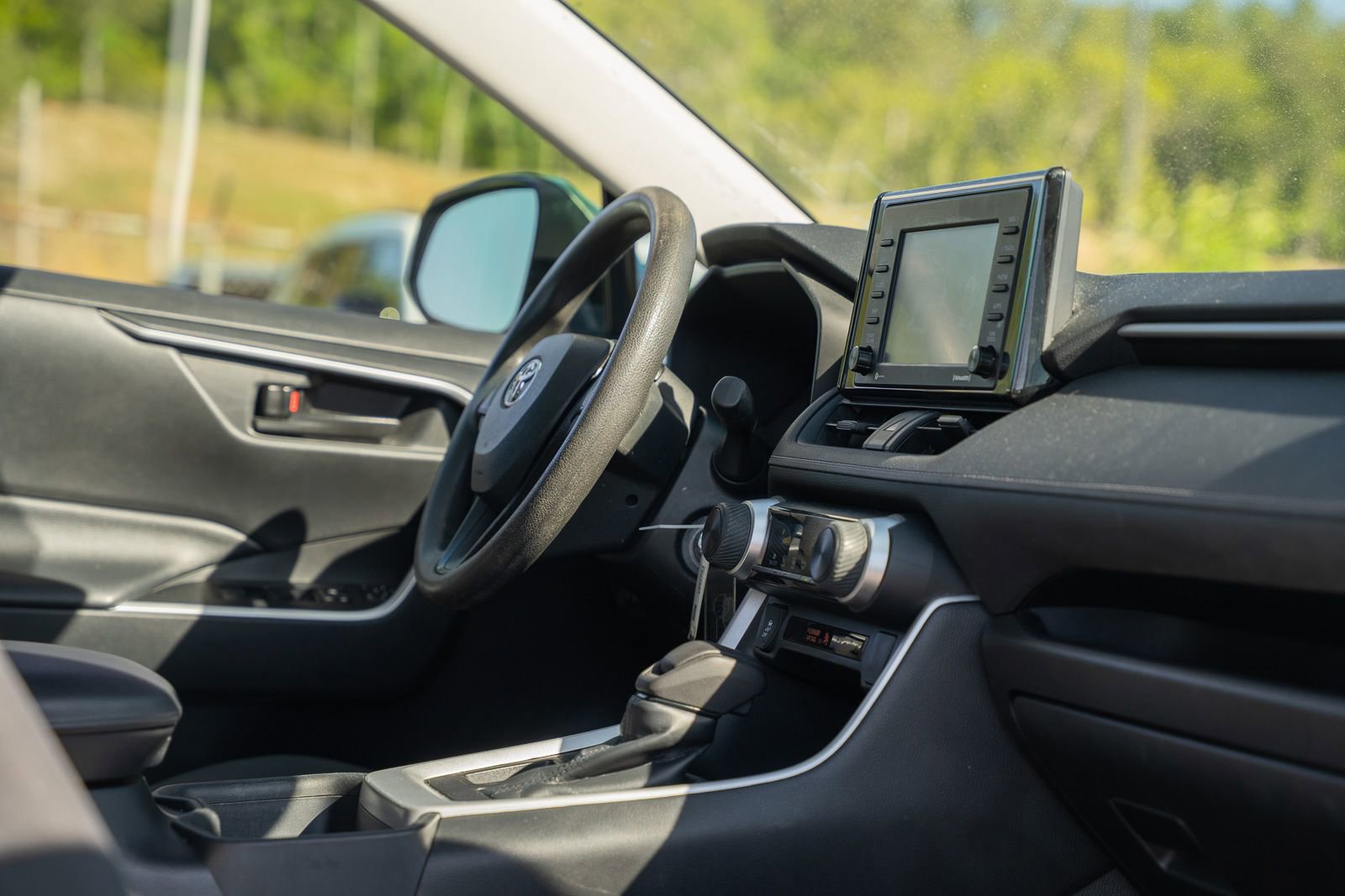 Used 2020 Toyota RAV4 LE FWD image 12