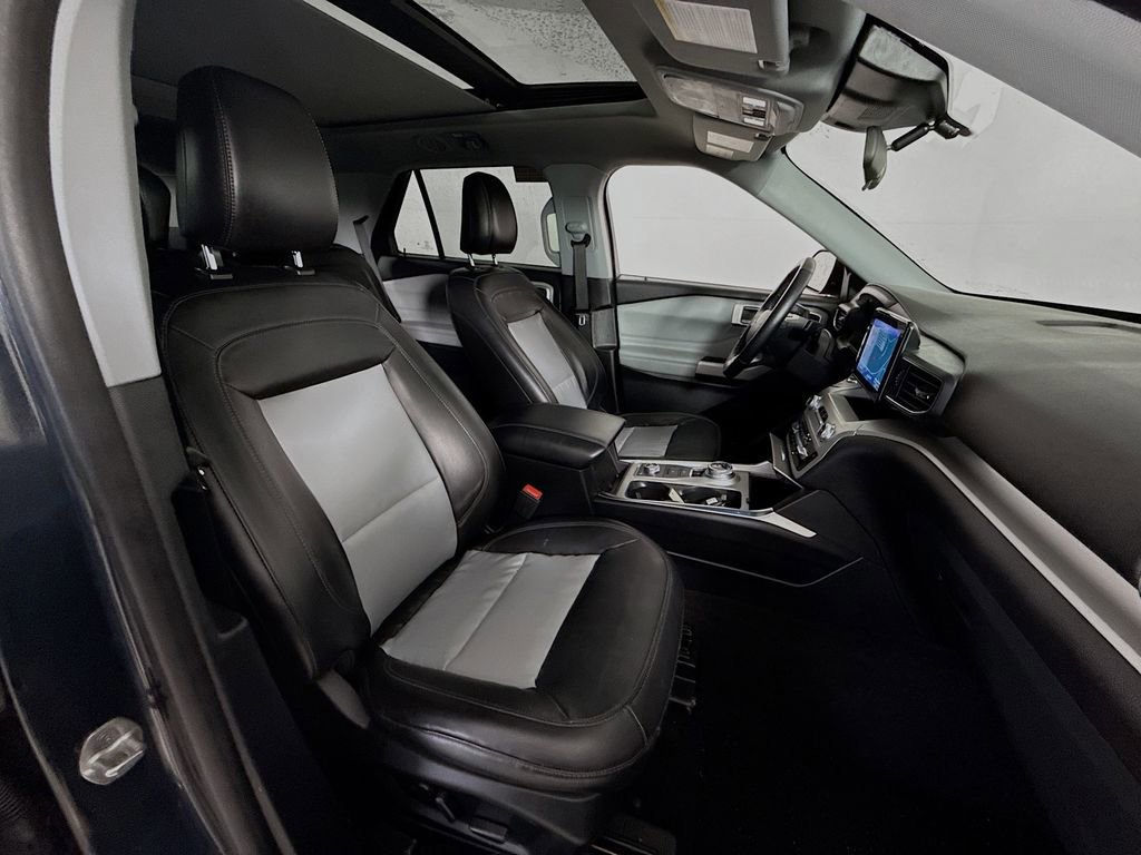 Certified 2022 Ford Explorer XLT w/ Equipment Group 202A image 30