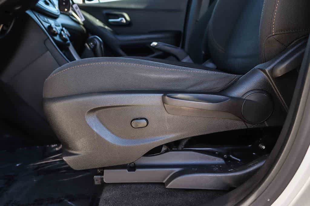 Used 2022 Chevrolet Trax LS w/ Tint and Cruise Package FWD image 20
