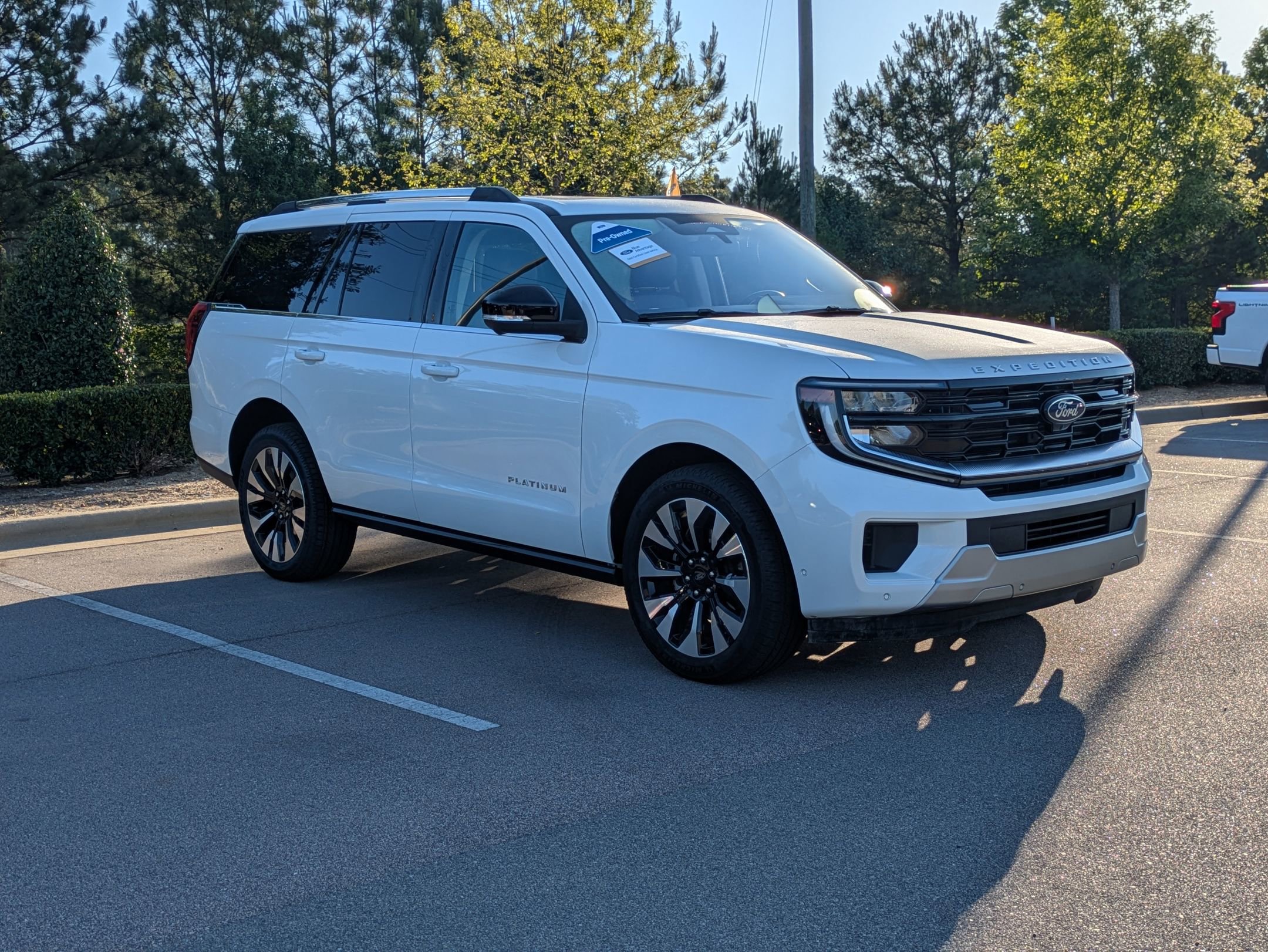 Certified 2025 Ford Expedition Platinum w/ Driver's Package AWD/4WD image 1