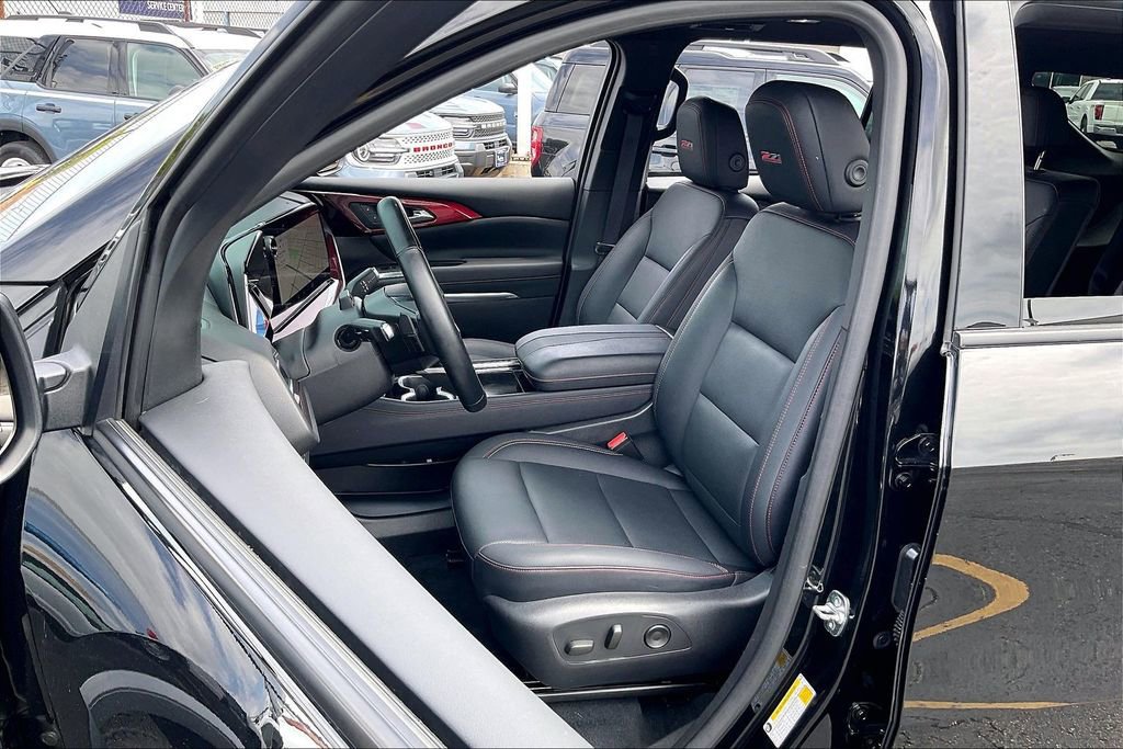 Used 2025 Chevrolet Traverse Z71 w/ Enhanced Driving Package AWD/4WD image 24