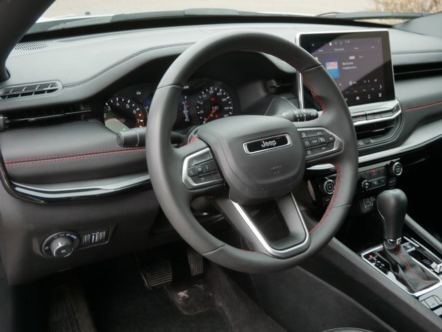 Used 2025 Jeep Compass Trailhawk AWD/4WD image 12