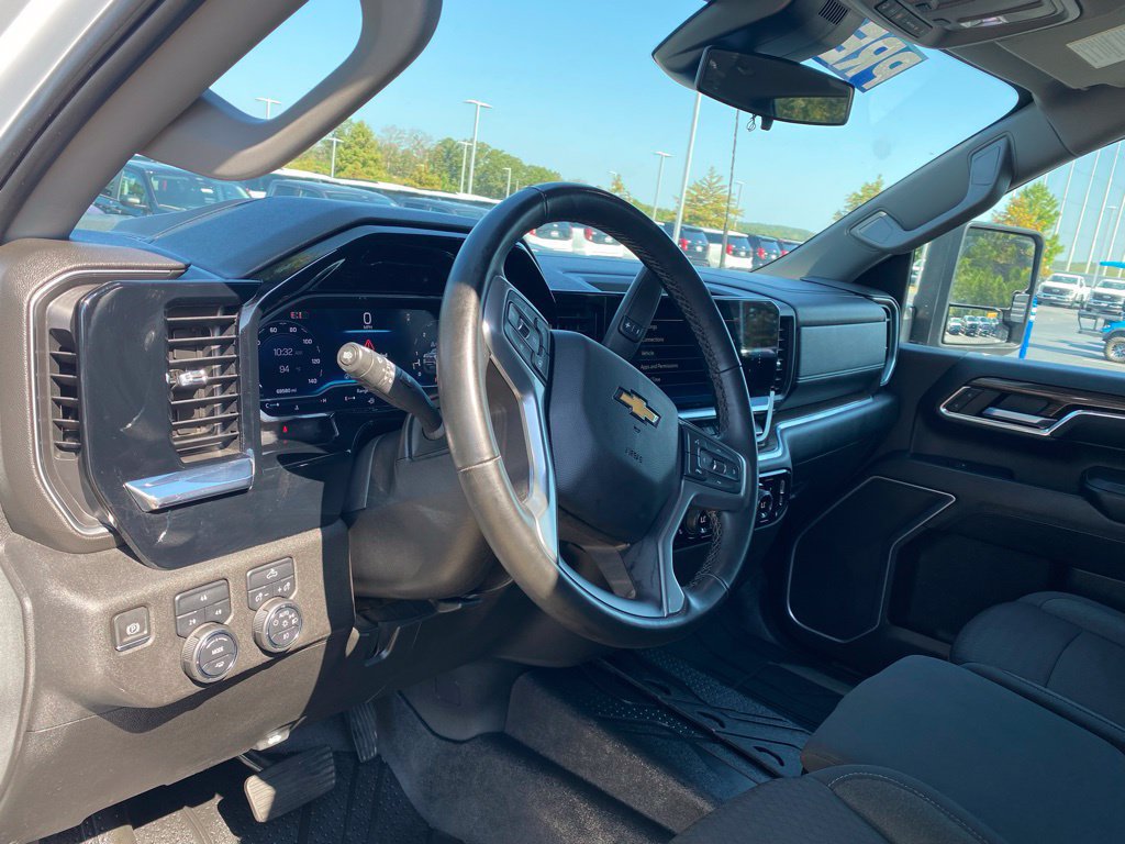Used 2024 Chevrolet Silverado 2500 LT AWD/4WD image 9