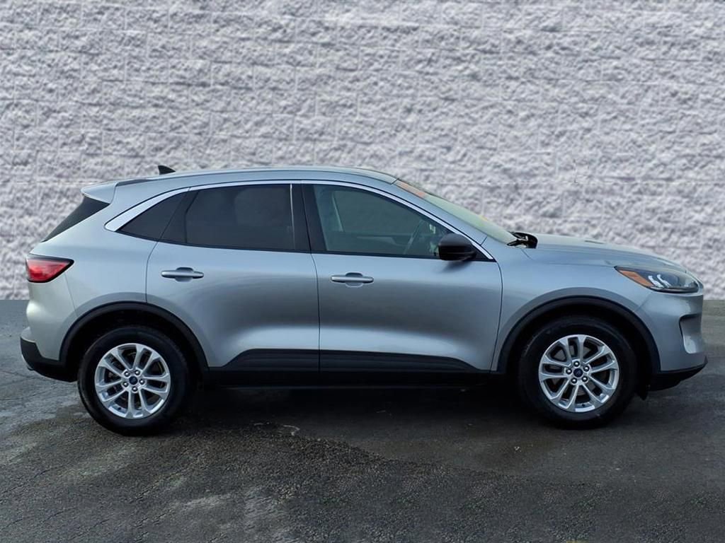 Certified 2022 Ford Escape SE image 2
