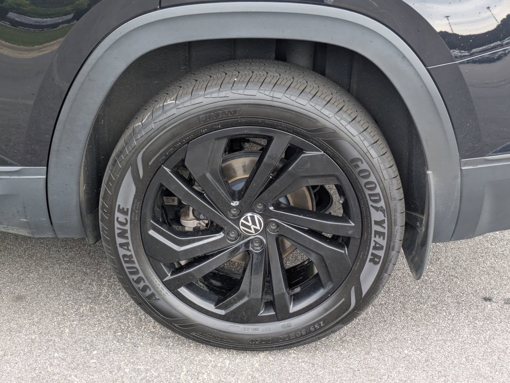 Used 2022 Volkswagen Atlas SE w/ Black Wheel Package FWD image 8