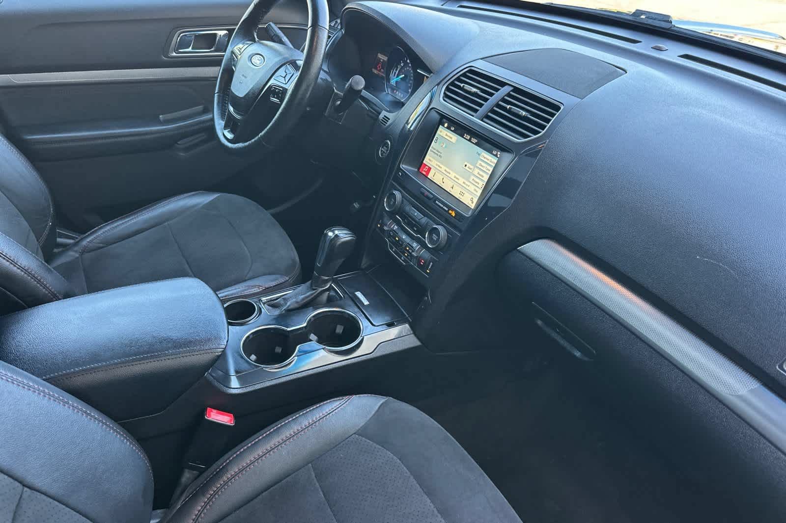 Certified 2018 Ford Explorer XLT w/ Equipment Group 202A FWD image 17