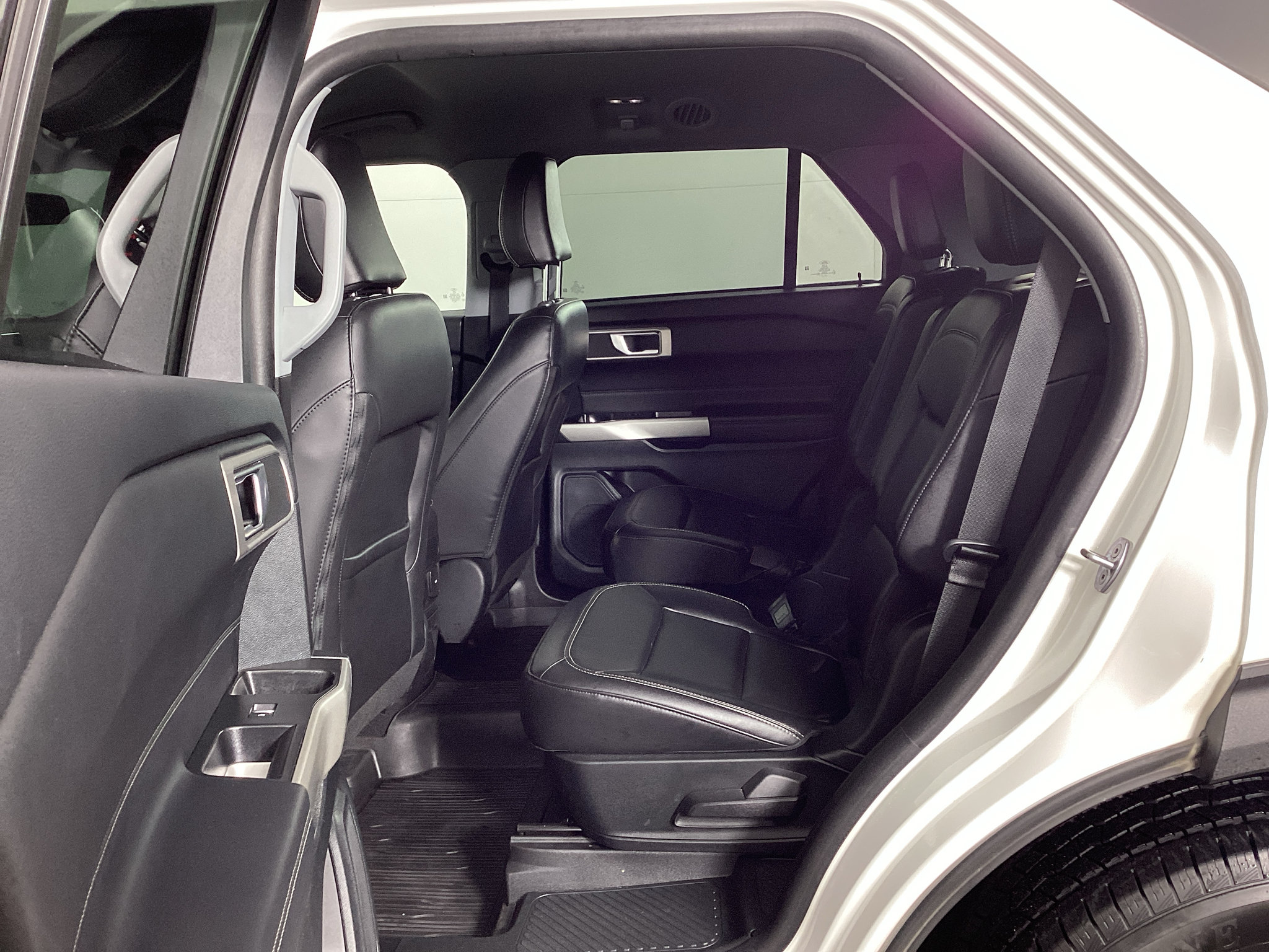 Certified 2023 Ford Explorer XLT w/ Equipment Group 202A AWD/4WD image 15