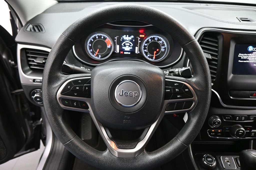 Used 2019 Jeep Cherokee Latitude w/ Popular Appearance Group AWD/4WD image 11