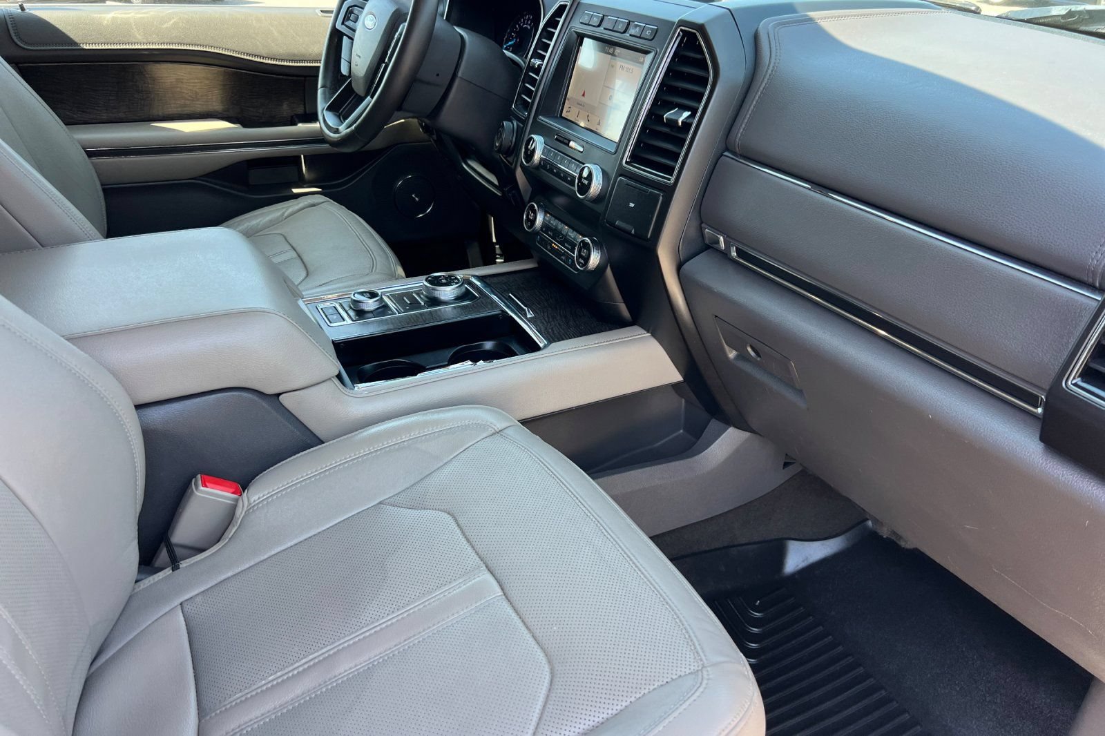 Certified 2019 Ford Expedition Limited w/ Special Edition Package AWD/4WD image 18