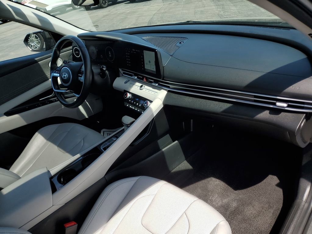 Used 2024 Hyundai Elantra Limited FWD image 15