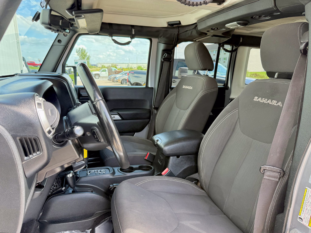 Used 2017 Jeep Wrangler Unlimited Sahara AWD/4WD image 11