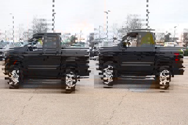 Used 2022 Nissan Frontier SV w/ Technology Package image 2