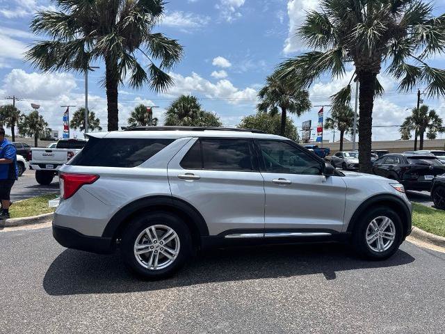 Certified 2023 Ford Explorer XLT RWD image 5