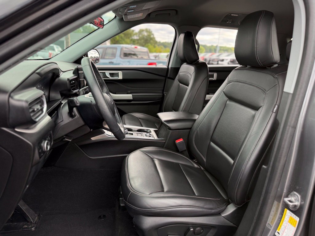 Certified 2024 Ford Explorer XLT w/ Equipment Group 202A AWD/4WD image 11