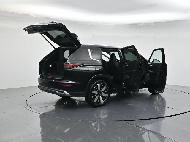 Used 2025 Mitsubishi Outlander SE FWD image 53