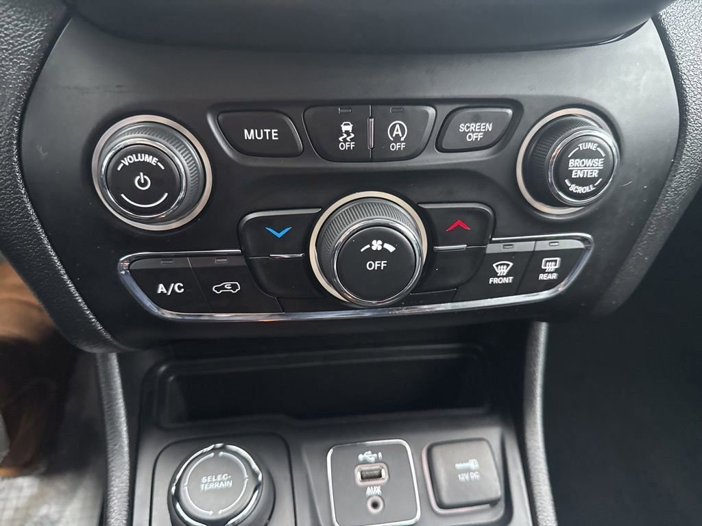 Used 2021 Jeep Cherokee Latitude Lux image 35