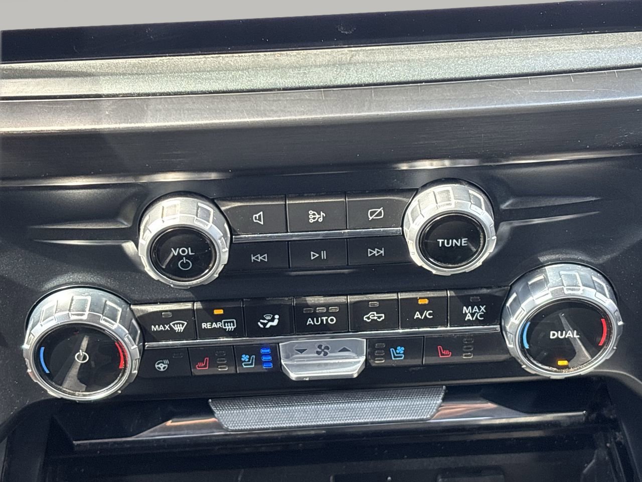 Certified 2023 Ford F250 Lariat w/ Sport Appearance Package image 28