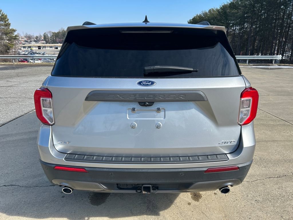 Certified 2021 Ford Explorer XLT w/ Equipment Group 202A image 5