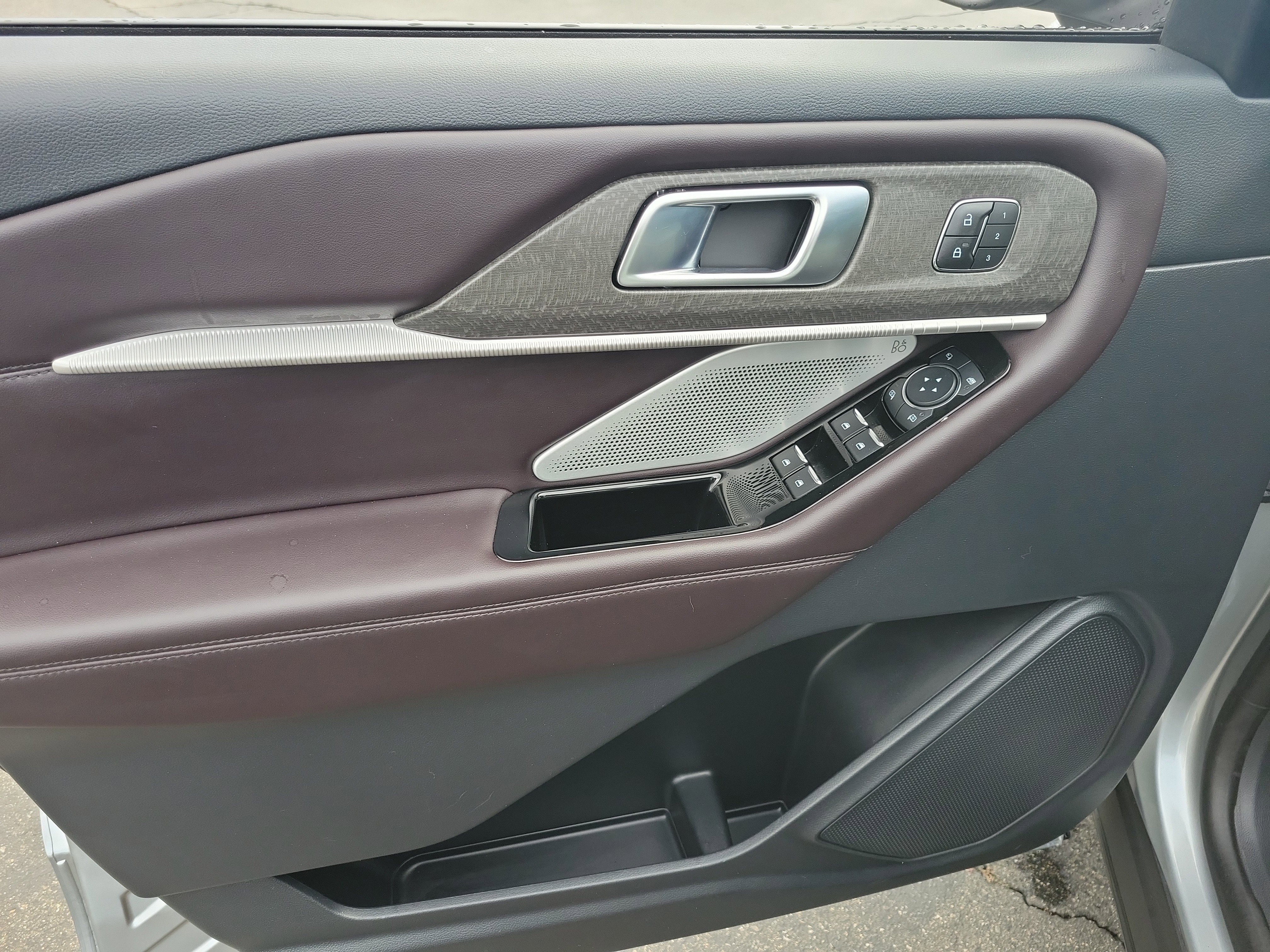 Certified 2025 Ford Explorer Platinum AWD/4WD image 11