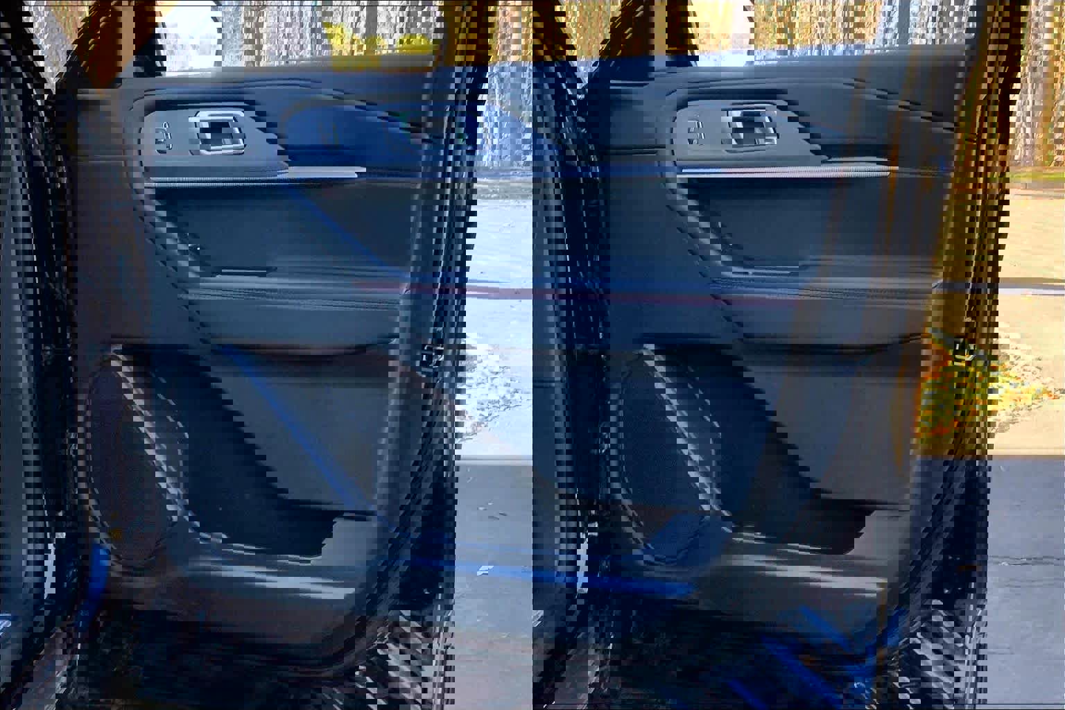 Certified 2025 Ford Explorer ST-Line w/ ST-Line Street Pack image 21