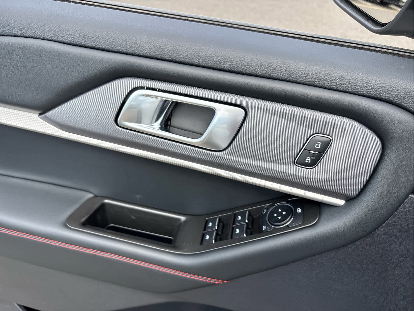 Certified 2025 Ford Explorer ST-Line image 25