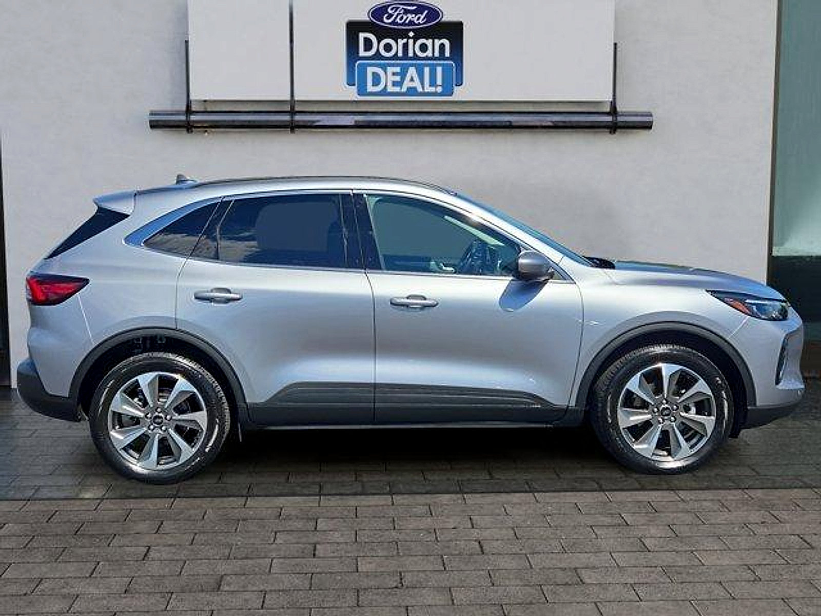 Certified 2023 Ford Escape Platinum AWD/4WD image 2