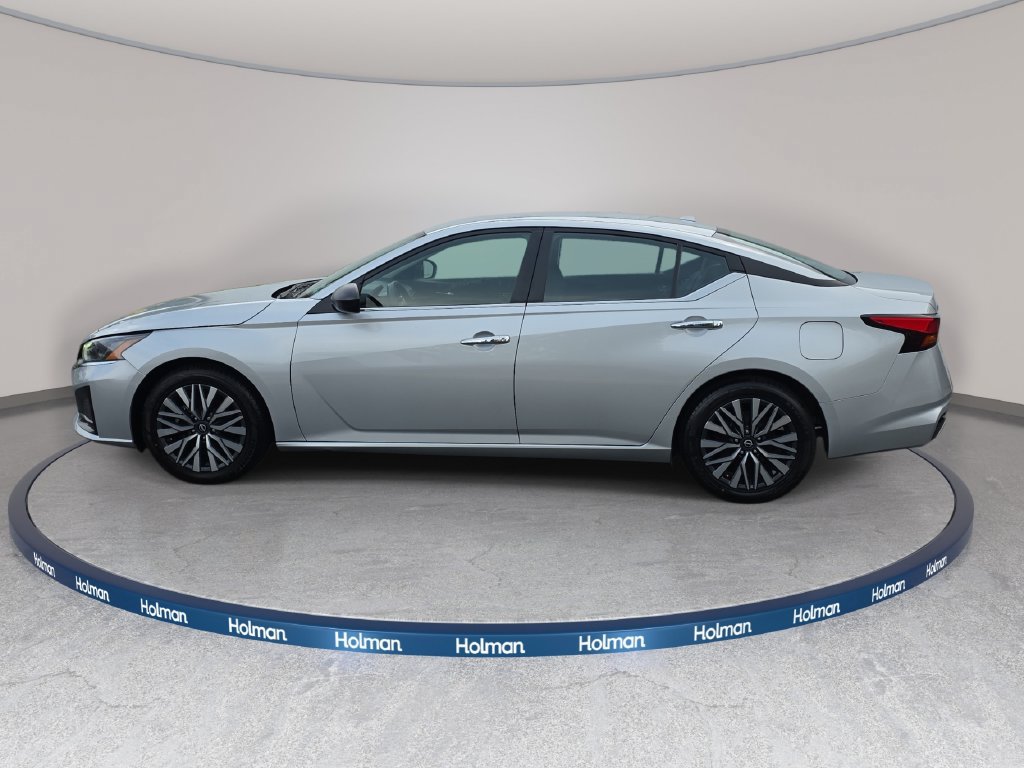 Used 2024 Nissan Altima 2.5 SV FWD image 8