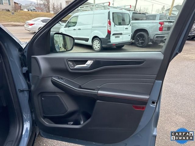 Certified 2025 Ford Escape ST-Line Select AWD/4WD image 32