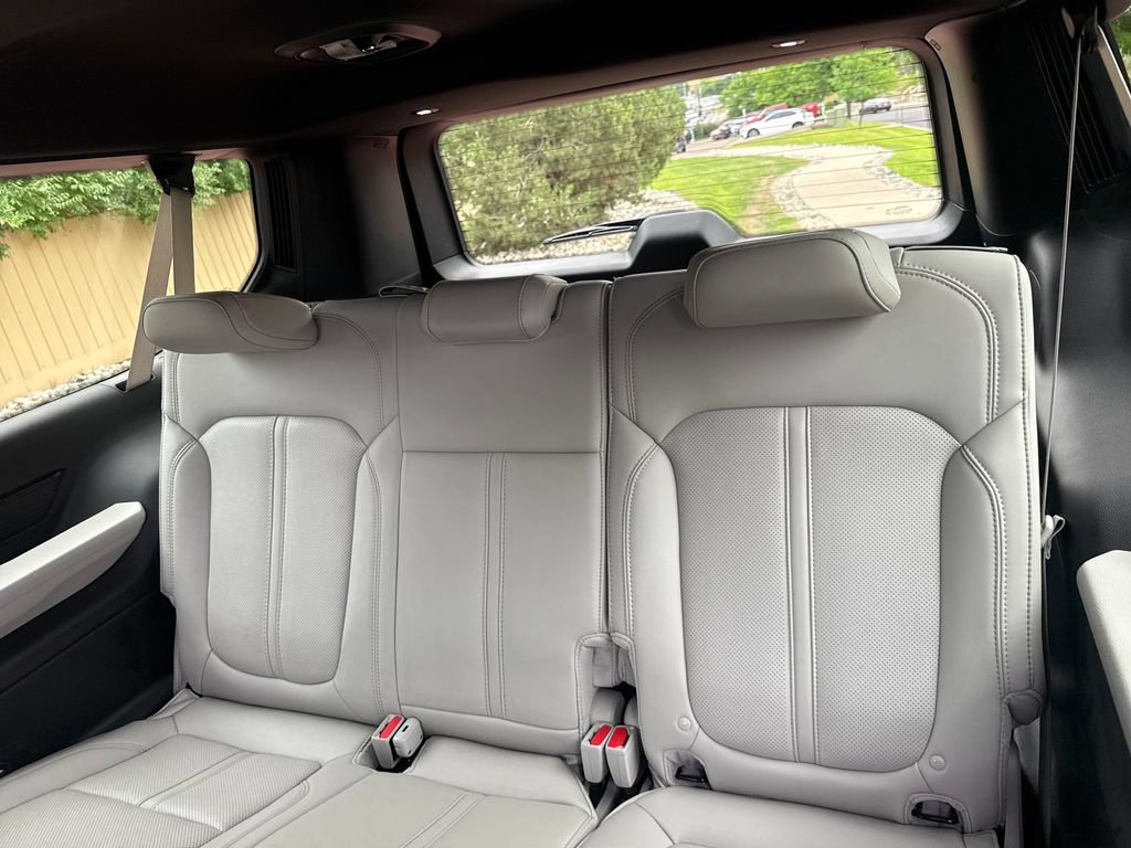 Used 2025 Jeep Wagoneer L Series II AWD/4WD image 23