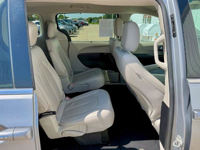 Used 2021 Chrysler Pacifica Touring-L FWD image 19