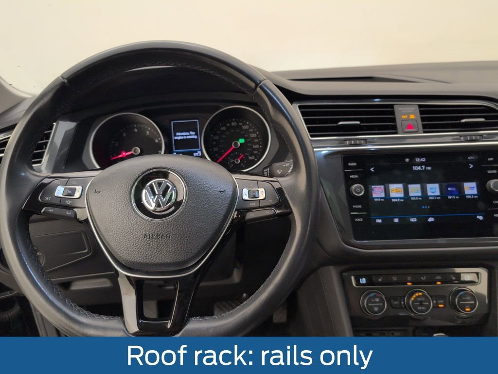 Used 2020 Volkswagen Tiguan SE w/ Panoramic Sunroof Package image 28