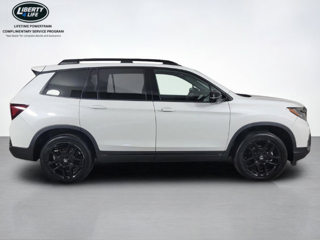 Used 2024 Honda Passport Black Edition image 2