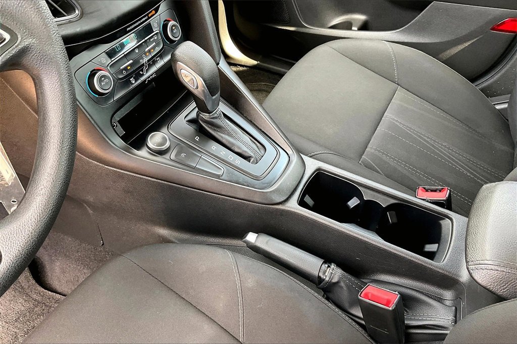 Certified 2018 Ford Focus SE w/ SE Appearance Package image 15