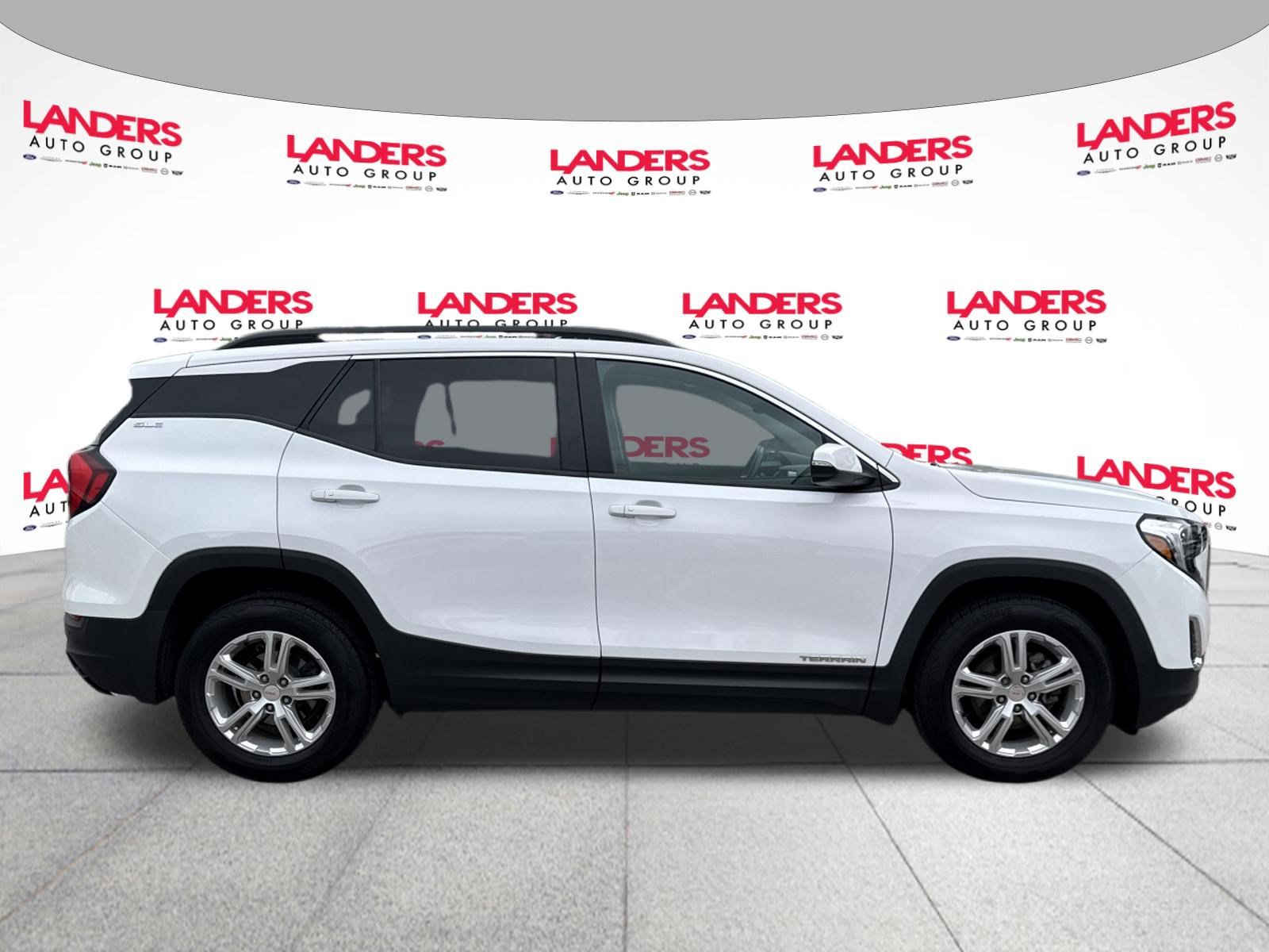 Used 2021 GMC Terrain SLE w/ Driver Convenience Package FWD image 2