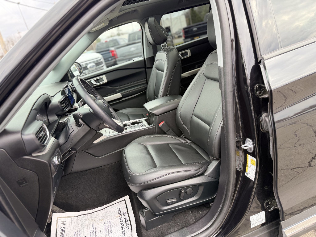 Certified 2022 Ford Explorer XLT w/ Equipment Group 202A image 15