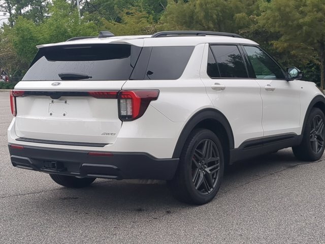 Certified 2025 Ford Explorer ST-Line w/ Premium Package AWD/4WD image 4