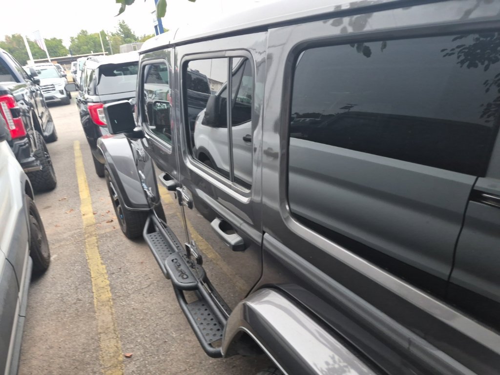 Used 2022 Jeep Wrangler Unlimited Sahara AWD/4WD image 15