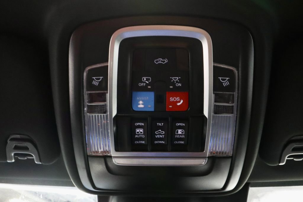 Used 2025 RAM 3500 Laramie AWD/4WD image 28