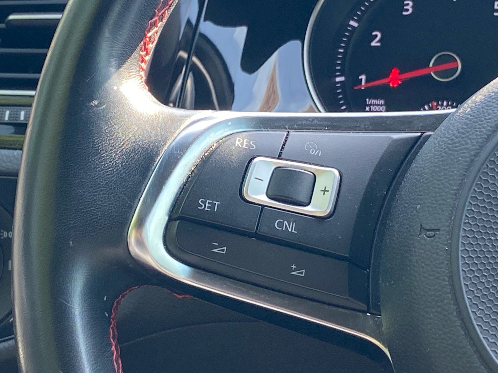 Used 2018 Volkswagen GTI SE w/ SE Leather Package FWD image 9