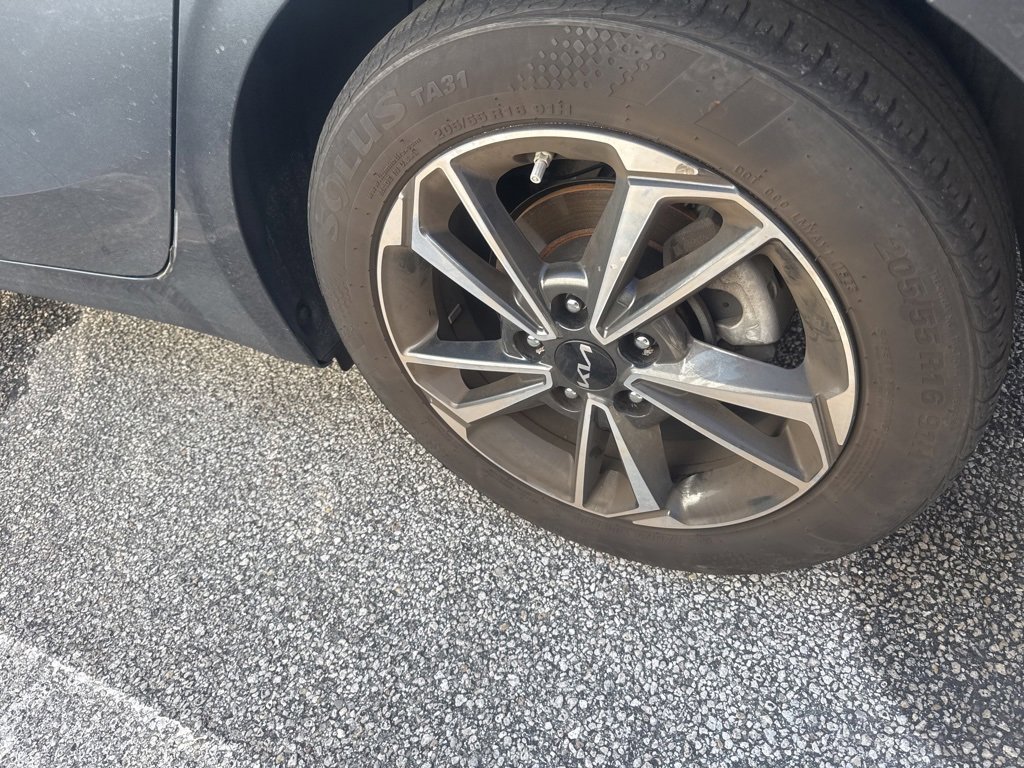 Used 2023 Kia Forte LXS w/ LXS Technology Package image 4