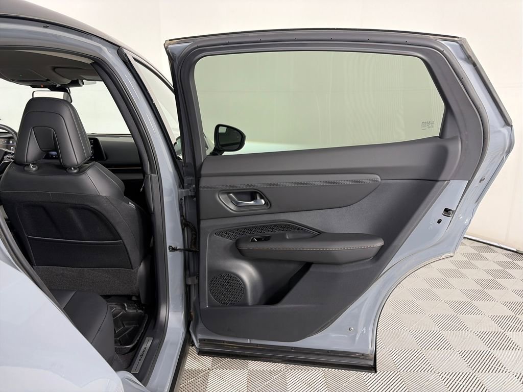 Used 2025 Nissan Ariya AWD image 28